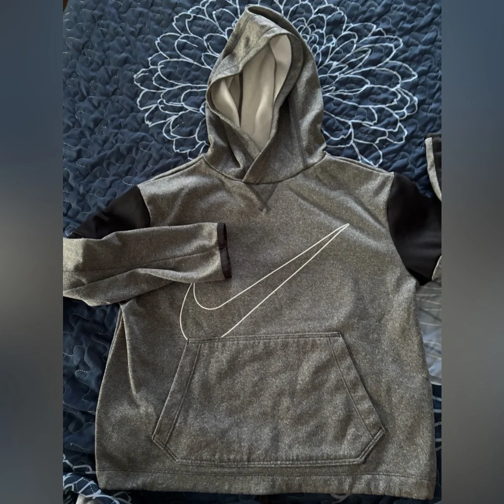 Nike Youth Big Girls Large 14/16 Therma Graphic Pullover Hoodie